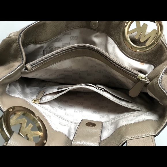 Authentic Micheal Kors large hobo bag - Picture 8 of 12